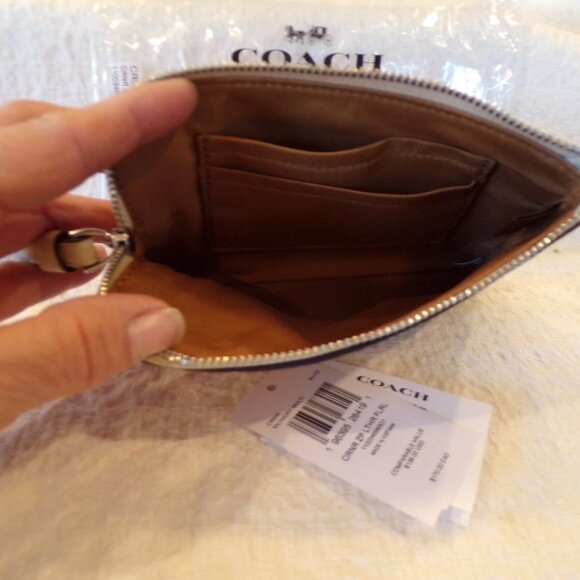 NWT Coach Leather Floral Print Corner Zip Wristlet CR946 Ivory Multi $138 - Picture 5 of 6
